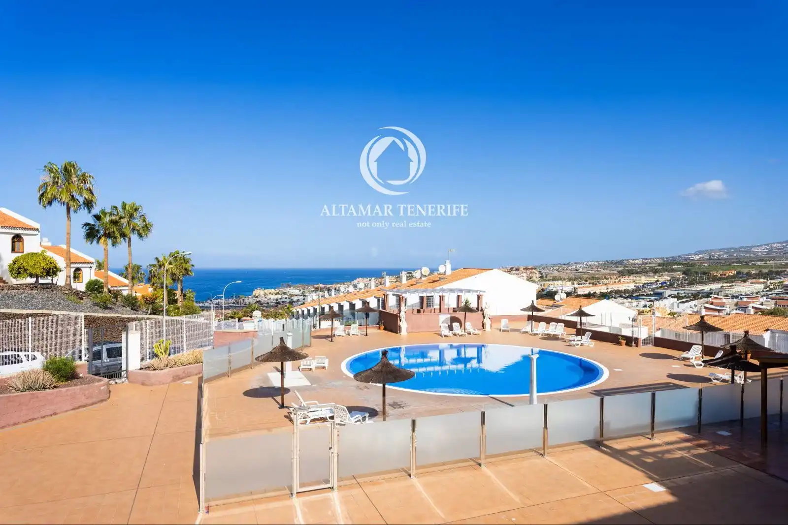 Terraza de Apartamento en venta en Adeje con Piscina, Amueblado y Piscina comunitaria