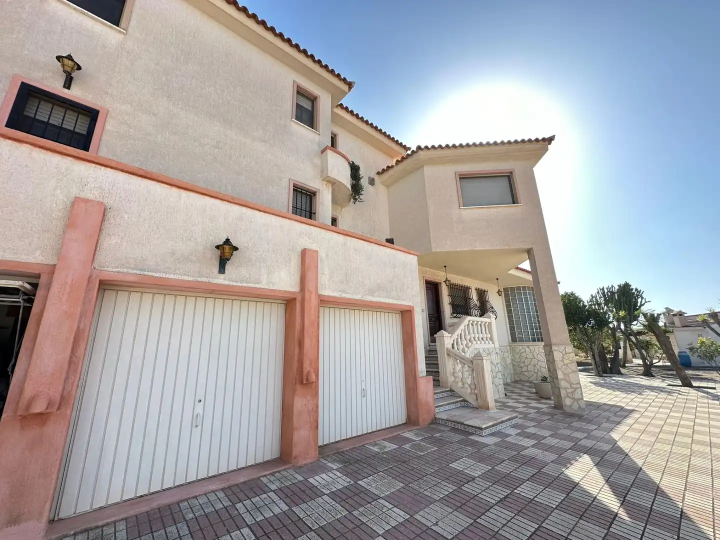 Vista exterior de Casa o xalet en venda en Alicante / Alacant amb Jardí privat, Terrassa i Traster