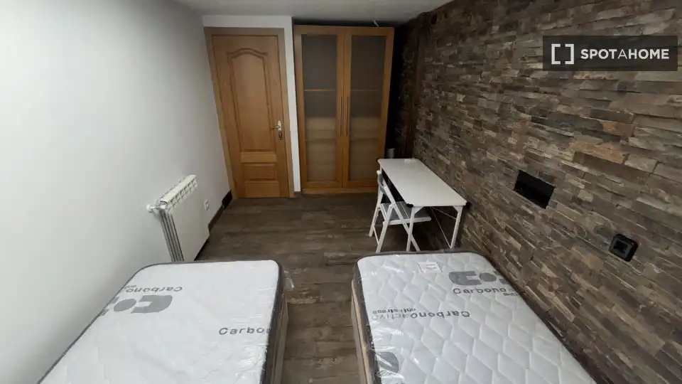 Flat for rent in Madrid  with Air Conditioner, Heating and Furnished