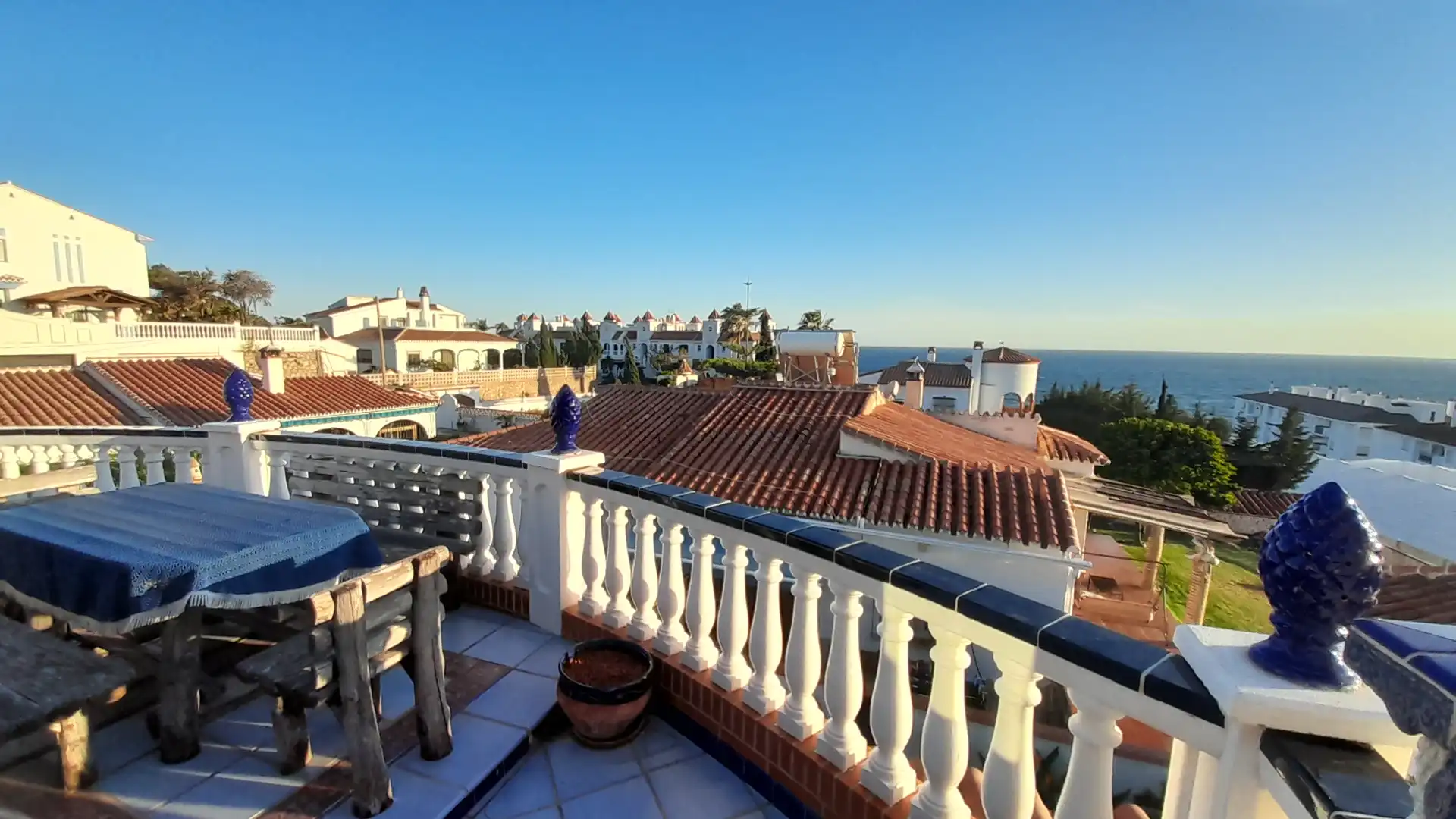 Vista exterior de Casa o xalet en venda en Vélez-Málaga amb Aire condicionat, Calefacció i Jardí privat