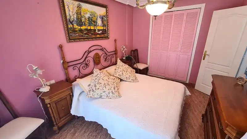 Habitación de Casa o chalet en venta en Torrevieja con Aire acondicionado, Calefacción y Jardín privado