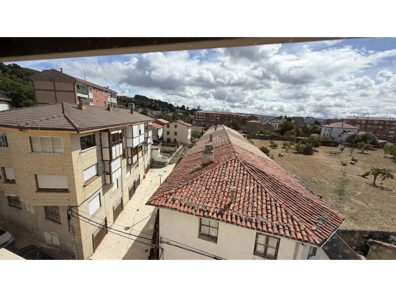 Vista exterior de Piso en venta en Espinosa de los Monteros con Calefacción y Amueblado