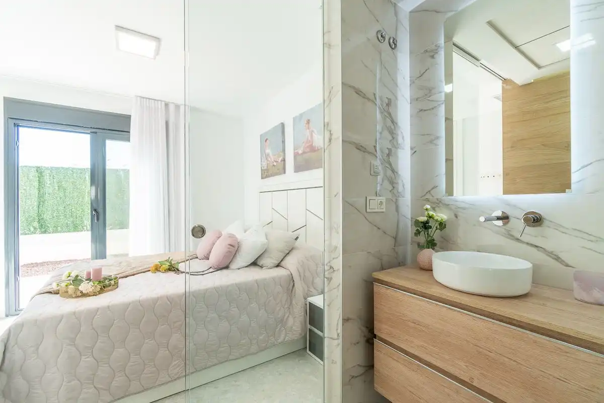Habitación de Apartamento en venta en Torrevieja con Aire acondicionado, Amueblado y Piscina comunitaria