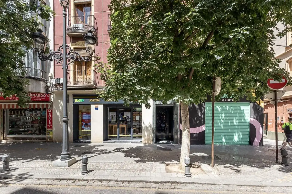 Vista exterior de Àtic en venda en Granada amb Aire condicionat, Terrassa i Forn