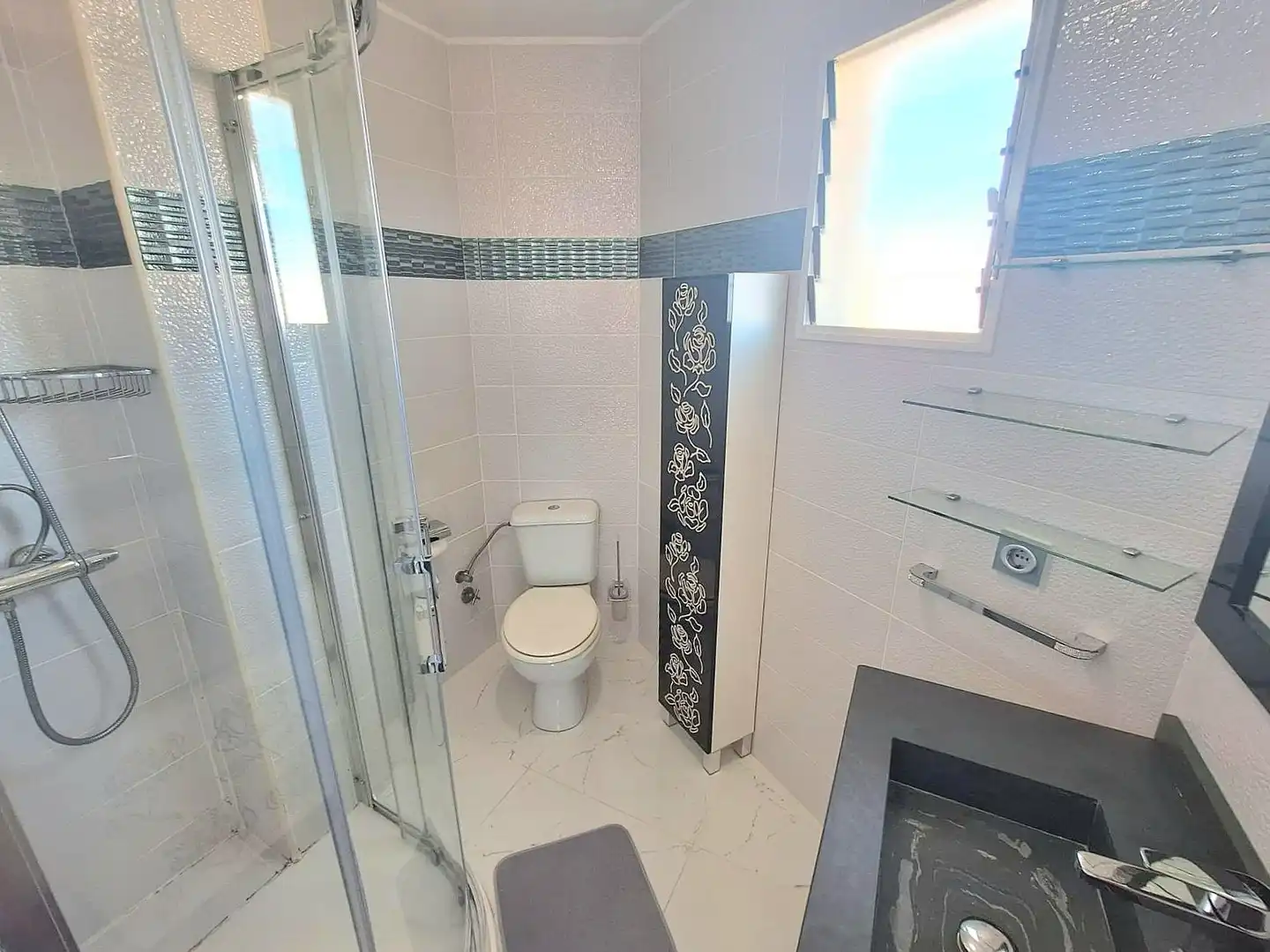Badezimmer von Wohnung zum Verkauf in Torrevieja mit Klimaanlage und Möbliert