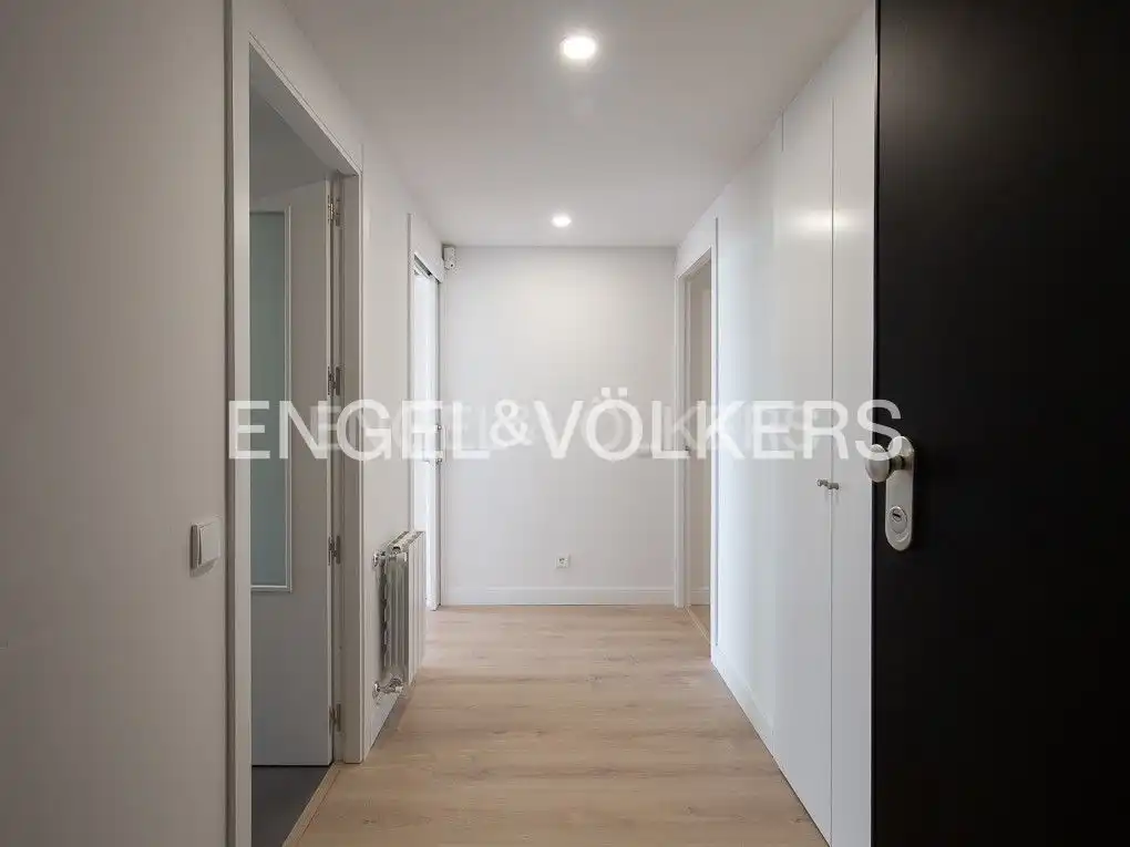 Wohnung zur Miete in Valencia mit Klimaanlage, Heizung und Parkett