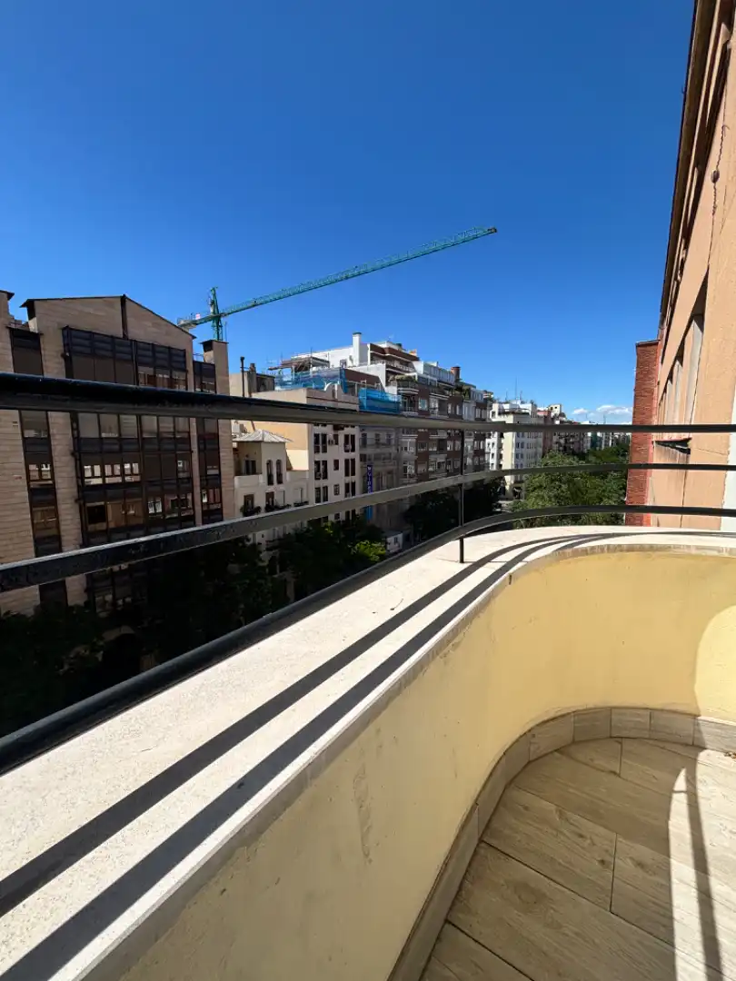 Außenansicht von Wohnung zur Miete in Madrid mit Klimaanlage, Heizung und Möbliert