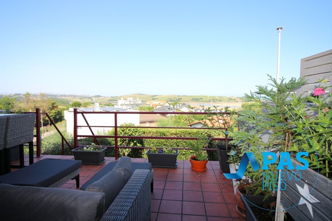Terrassa de Casa adosada en venda en Miengo amb Calefacció, Jardí privat i Terrassa