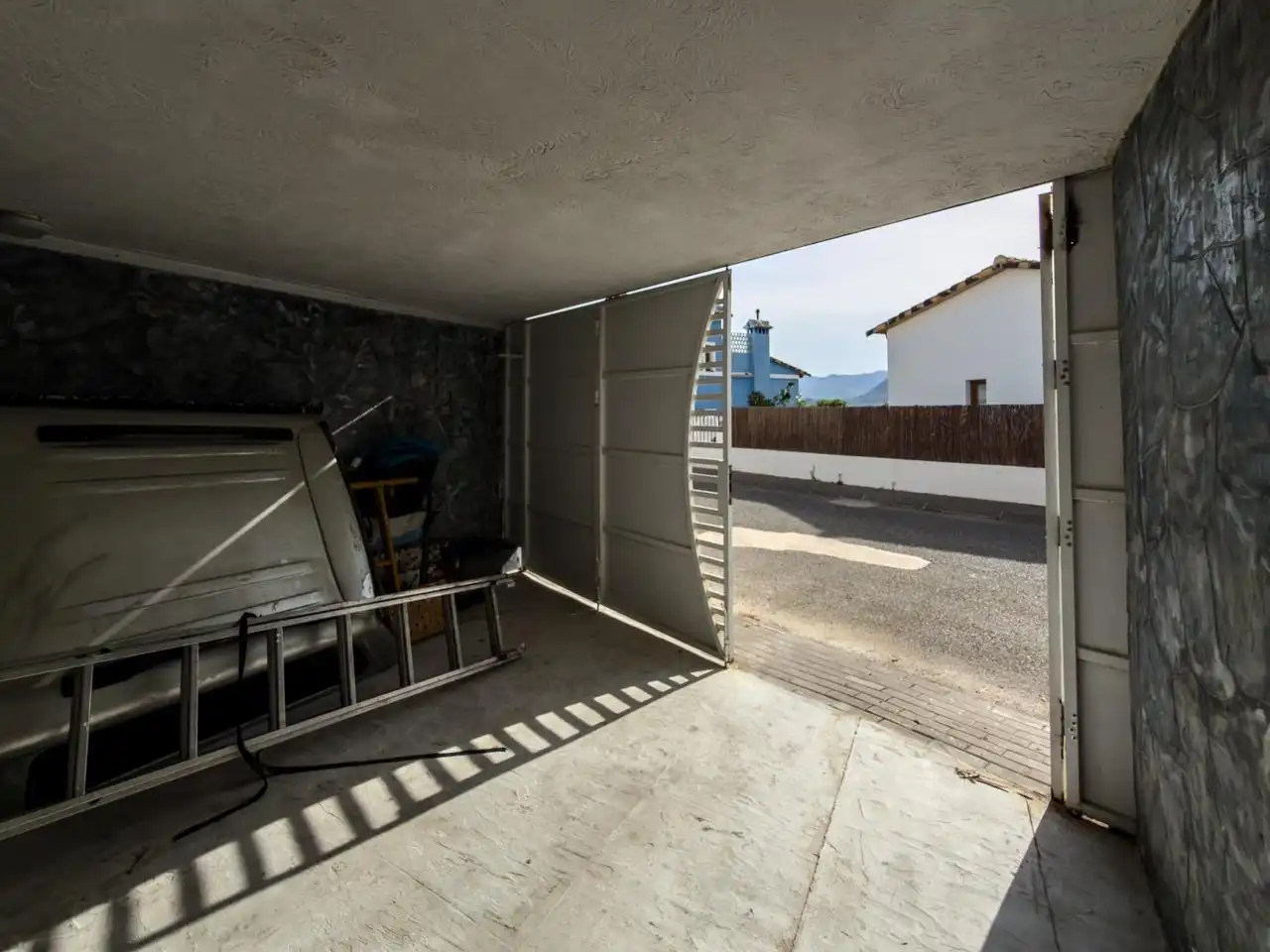 Exterior view of Houses for sale in Relleu  with Swimming Pool