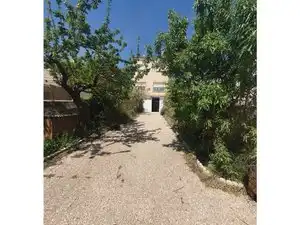 Vista exterior de Casa o xalet en venda en Baza amb Calefacció, Jardí privat i Terrassa