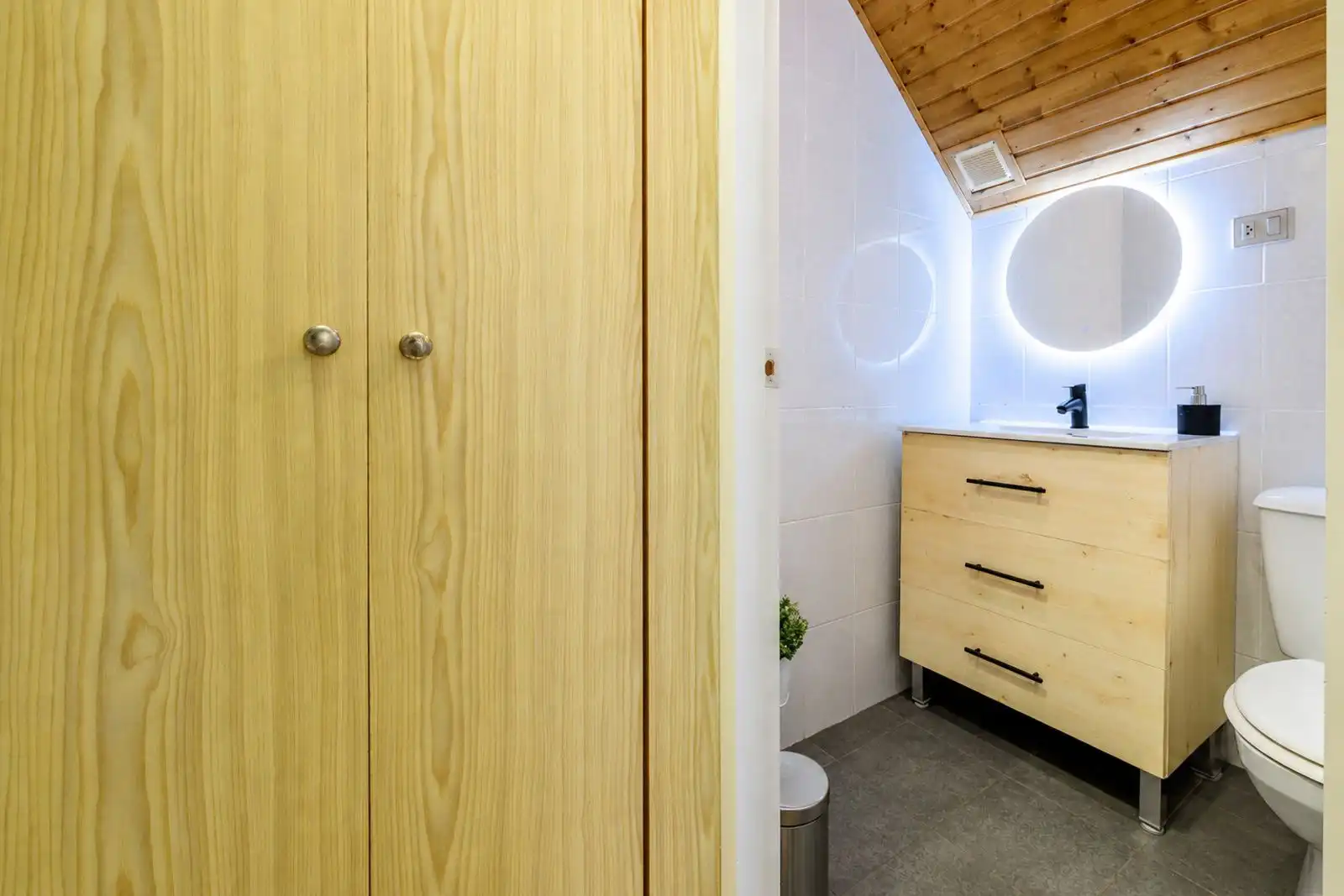 Bathroom of Detached homes for sale in Els Pallaresos  with Air Conditioner, Heating and Private garden