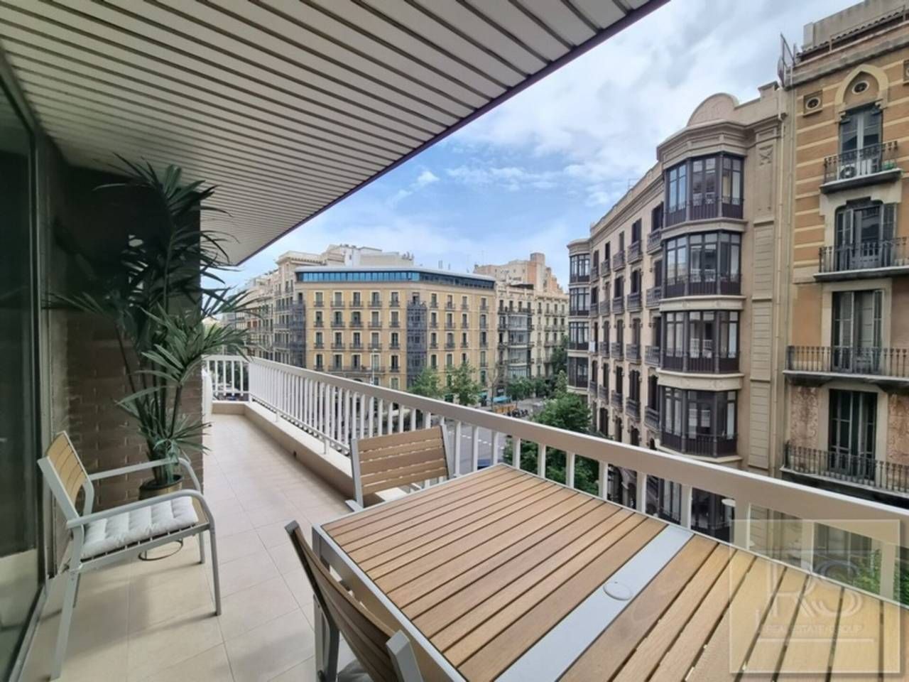 Vista exterior de Piso de alquiler en  Barcelona Capital con Aire acondicionado, Calefacción y Parquet