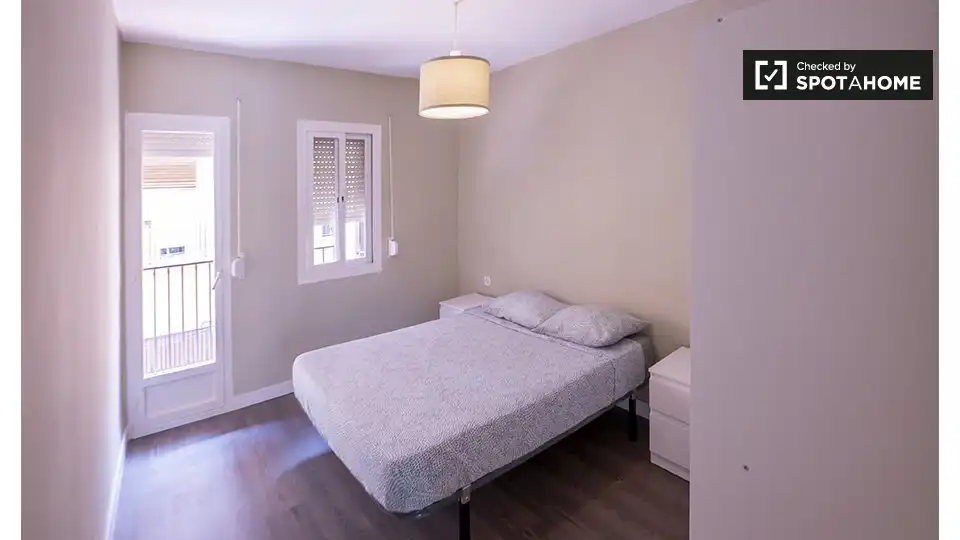 Habitación de Piso de alquiler en Valencia con Aire acondicionado, Calefacción y Amueblado