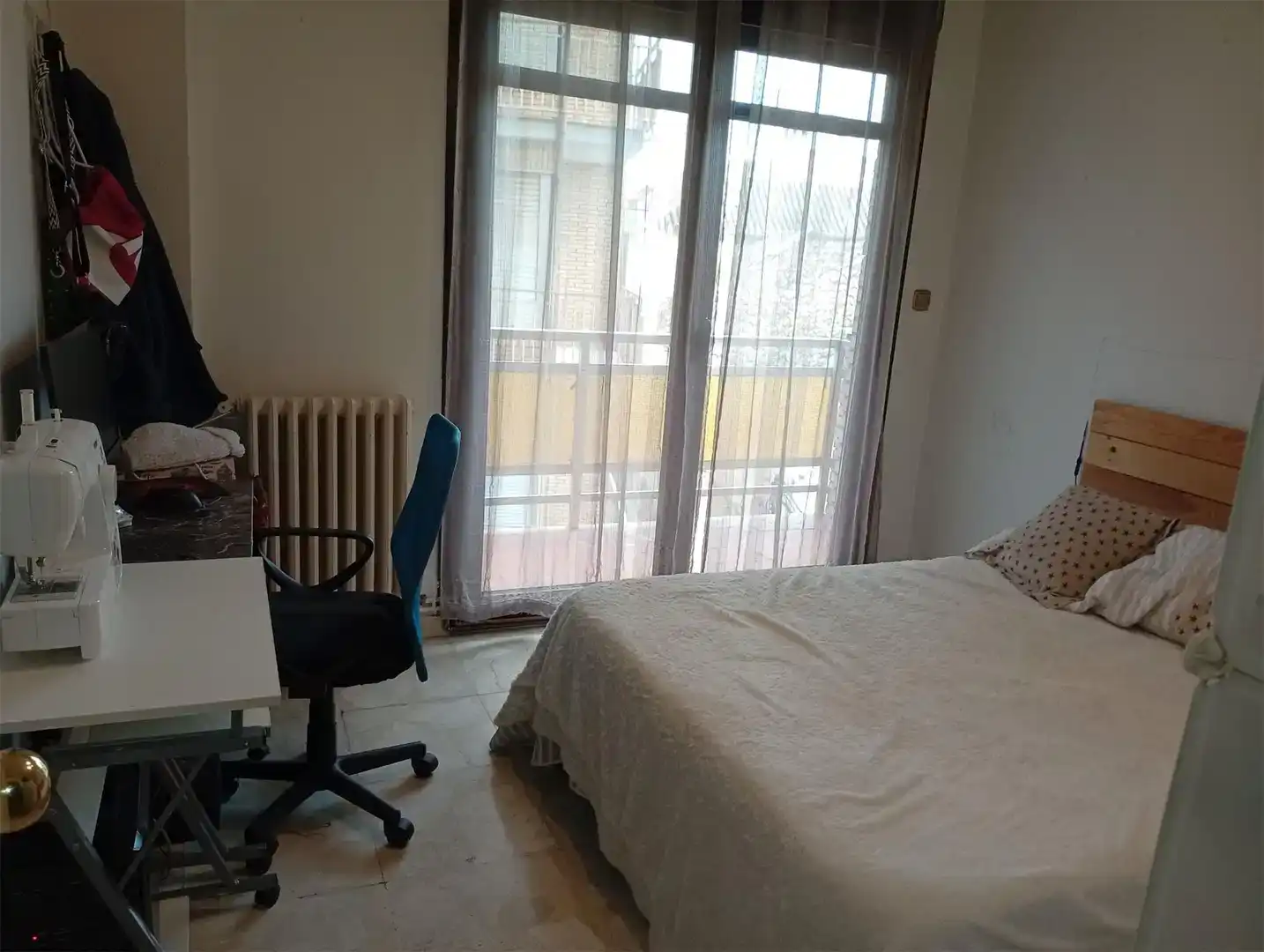 Dormitori de Pis en venda en Baza amb Parquet, Moblat i Forn