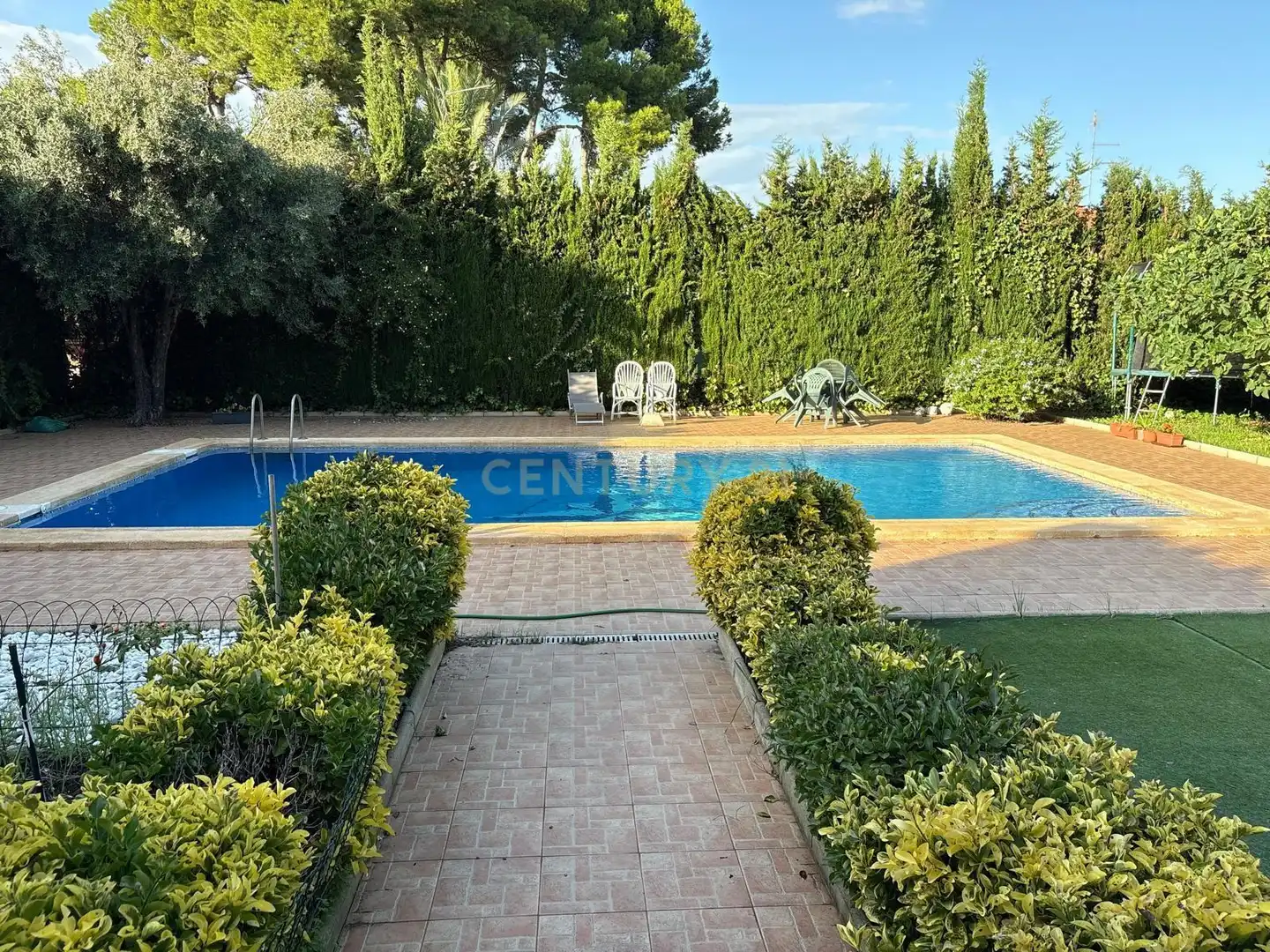 Piscina de Casa o chalet en venta en Chiva con Jardín privado