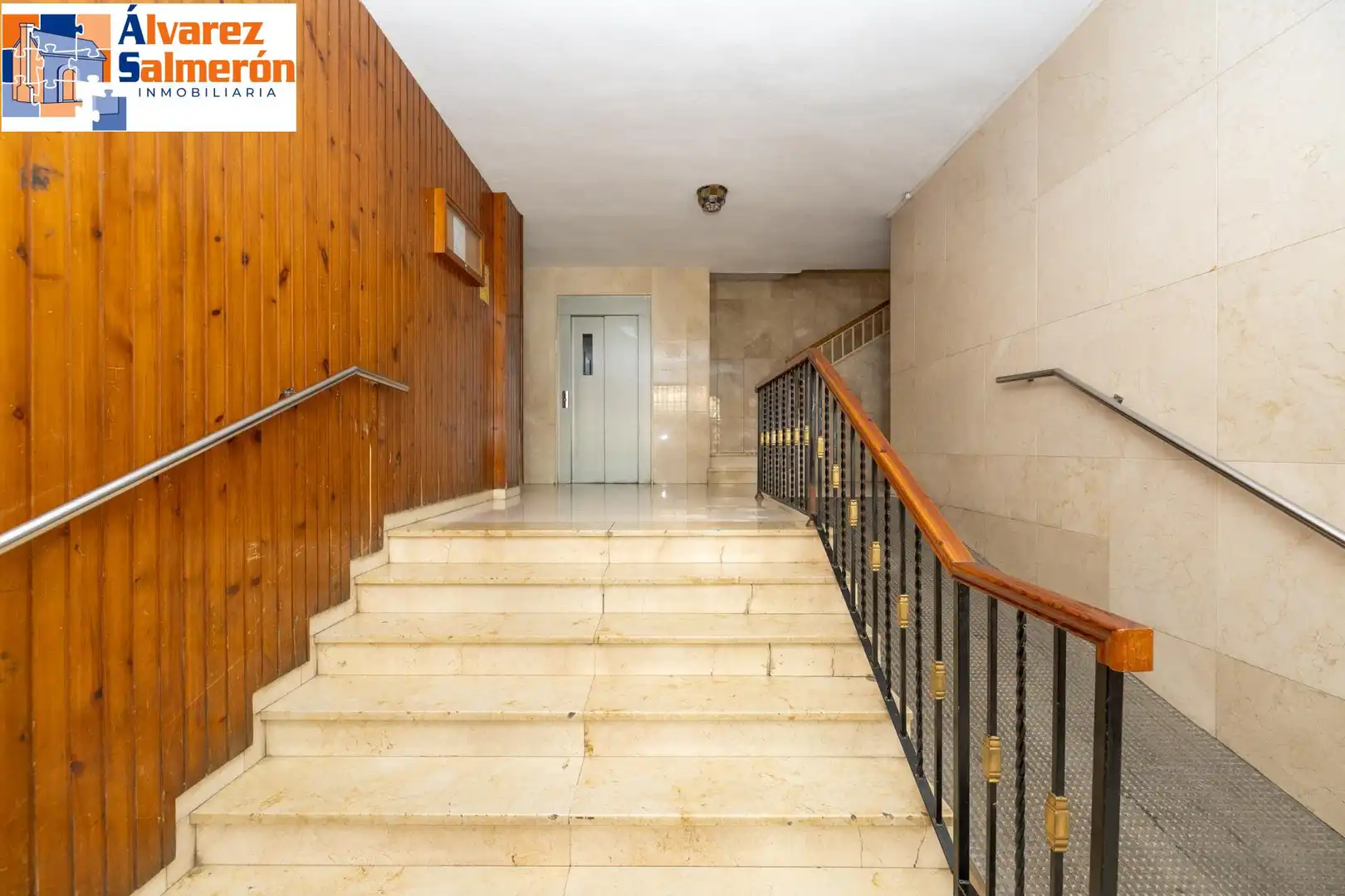 Flat for sale in Granada  with Air Conditioner and Terrace