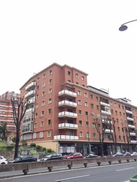 Vista exterior de Pis de lloguer en Bilbao  amb Calefacció i Microones