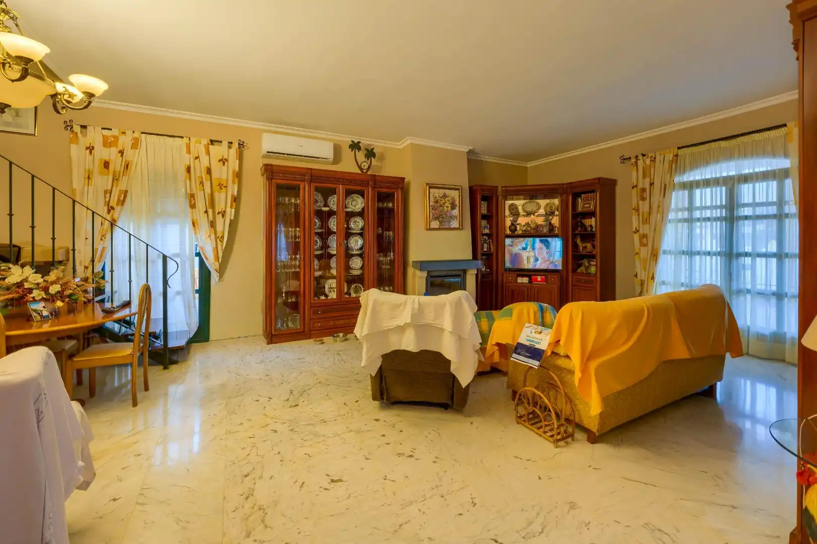 Living room of Houses for sale in Espartinas  with Air Conditioner, Private garden and Terrace