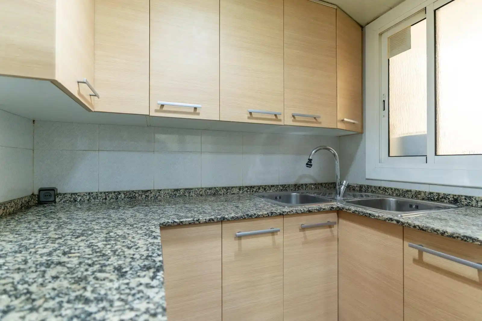Cocina de Apartamento en venta en L'Hospitalet de Llobregat con Aire acondicionado y Calefacción