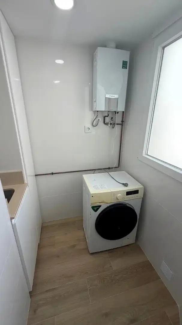 Bathroom of Flat for rent in Valencia  with Air Conditioner, Terrace and Furnished