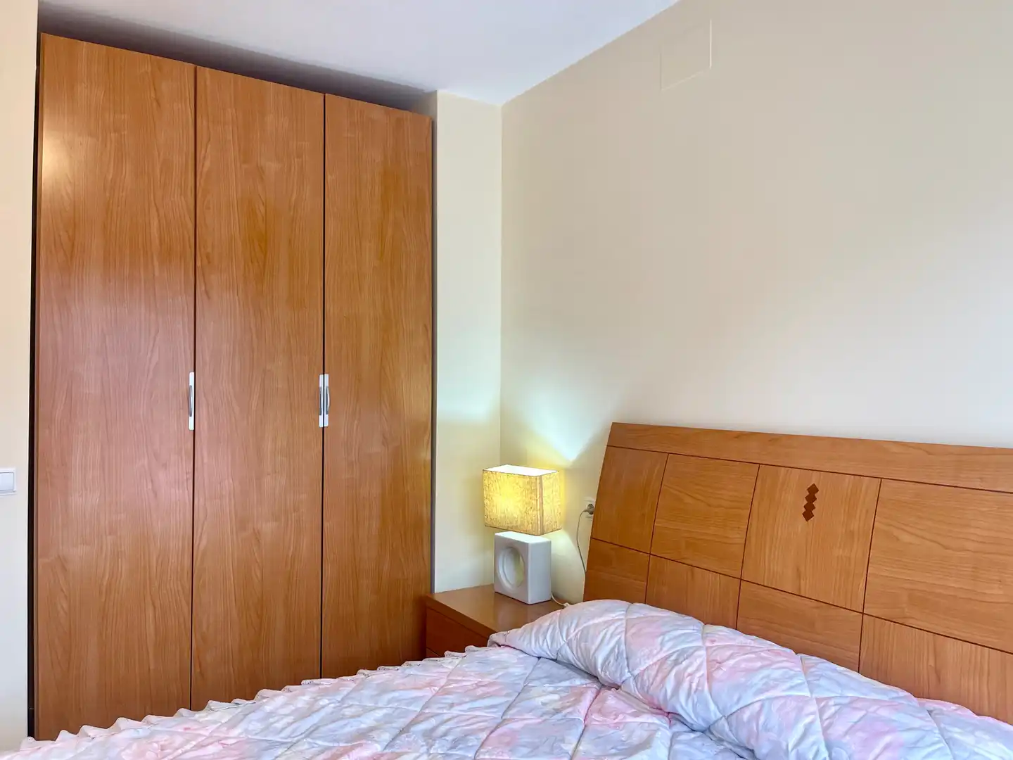 Habitación de Casa adosada en venta en Sant Joan de les Abadesses con Calefacción, Jardín privado y Trastero