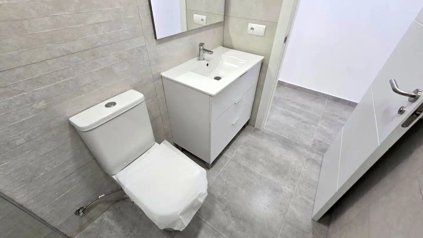Bathroom of Apartments for rent in Gandia  with Furnished