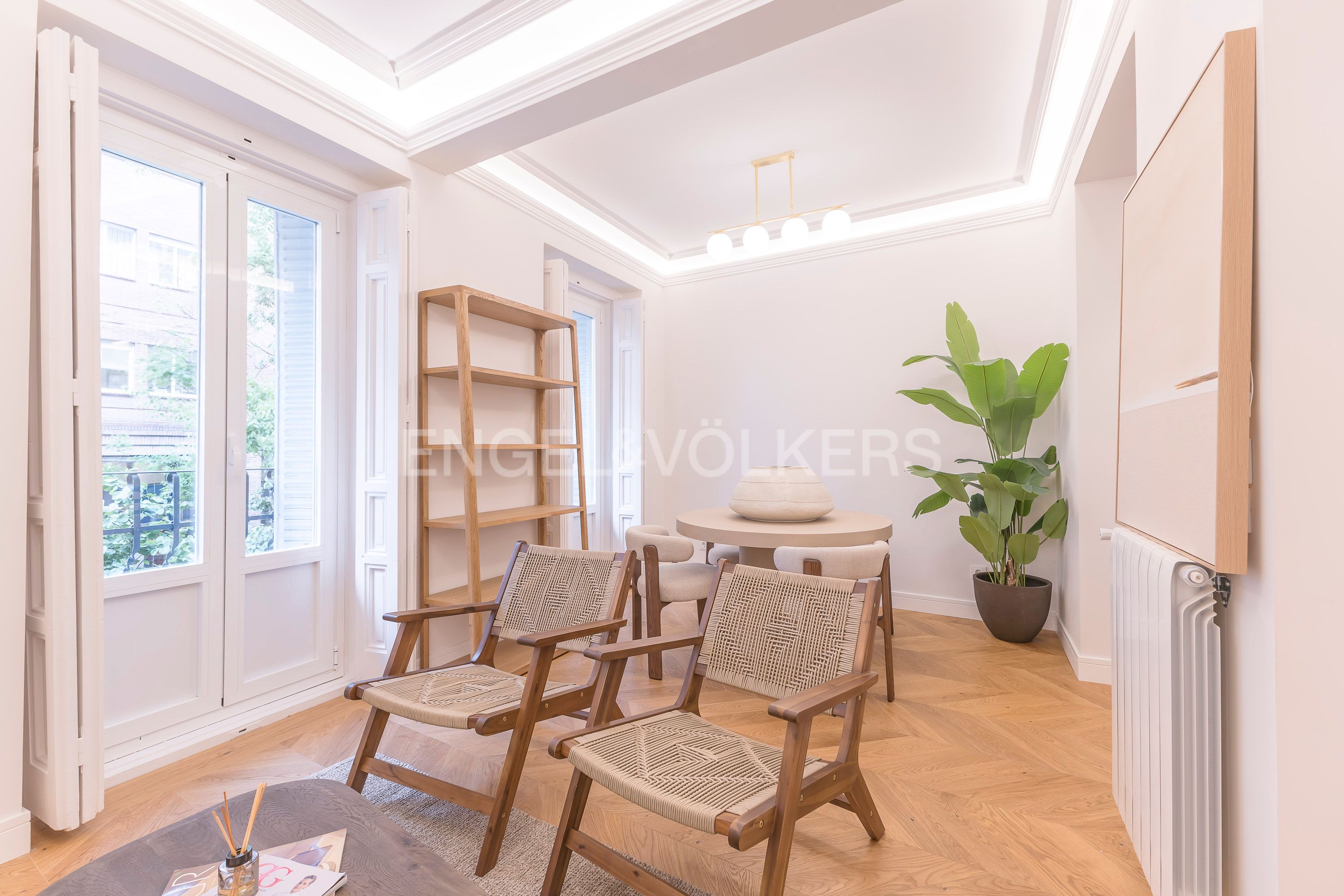 Sala d'estar de Apartament en venda en  Madrid Capital amb Aire condicionat, Calefacció i Balcó