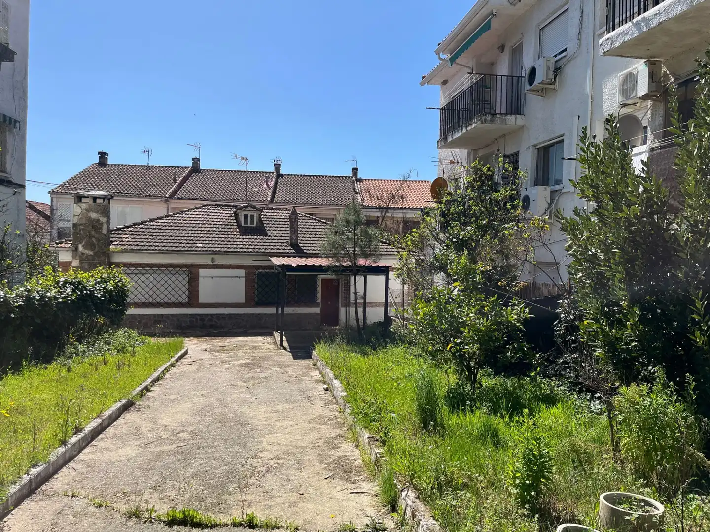 Vista exterior de Casa o xalet en venda en Lanzahíta amb Jardí privat i Terrassa