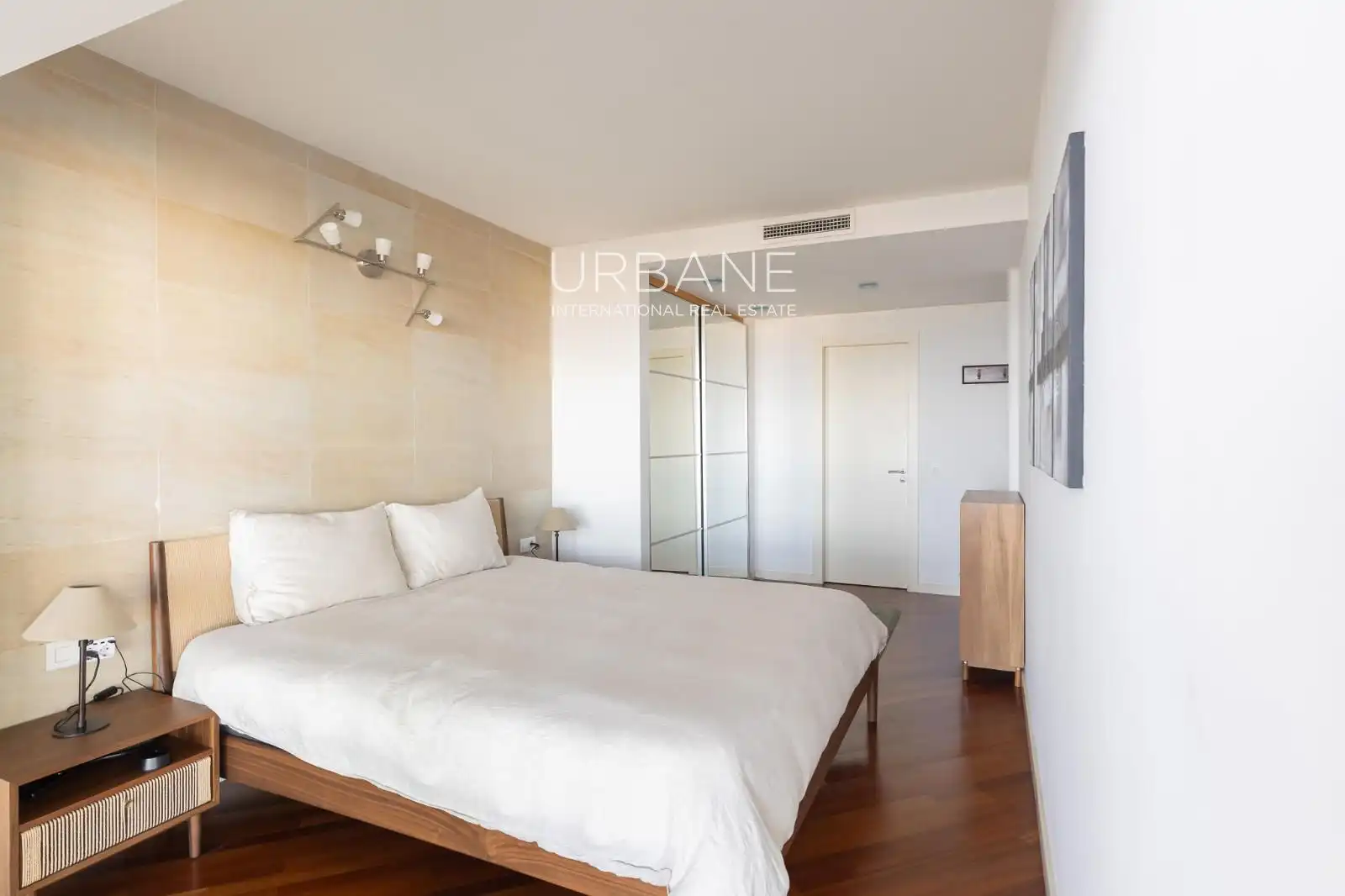 Habitación de Ático de alquiler en Barcelona con Aire acondicionado, Calefacción y Amueblado