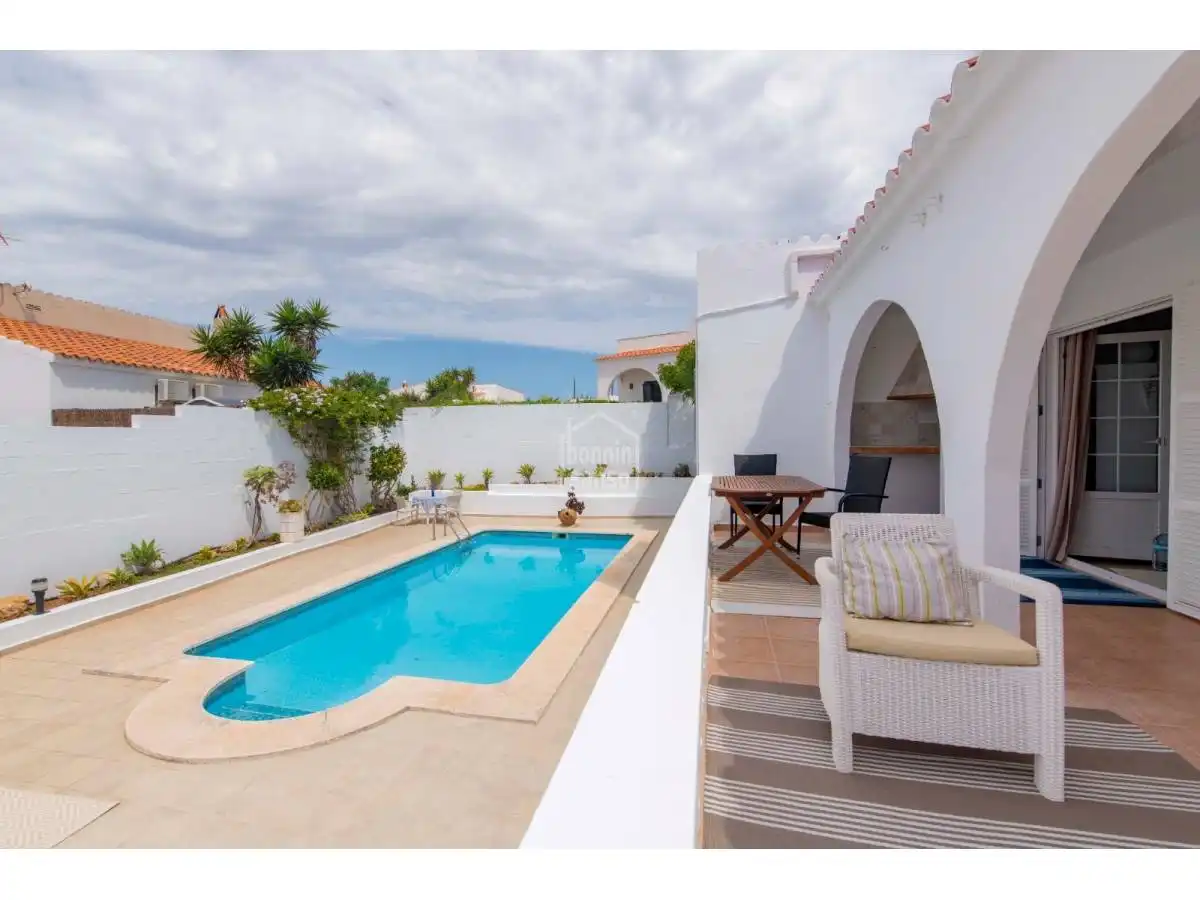 Vista exterior de Casa o xalet en venda en Alaior amb Jardí privat, Terrassa i Piscina