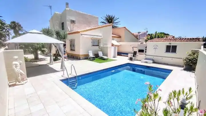 Maison avec piscine à louer à Zona Carrefour - Urbanizaciones