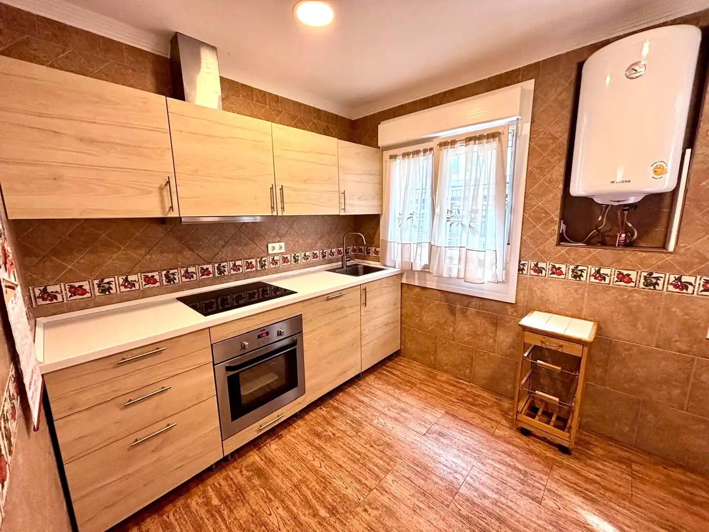 Kitchen of Flat for rent in Gijón   with Heating, Washing machine and Microwave