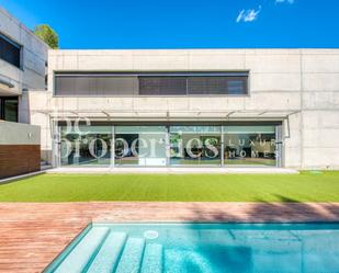 Vista exterior de Casa o xalet en venda en Cerdanyola del Vallès amb Aire condicionat, Calefacció i Terrassa