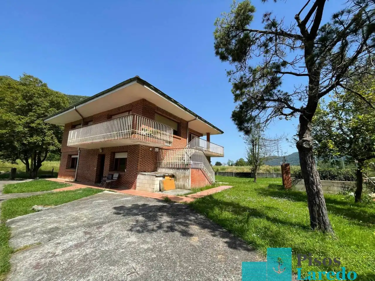 Vista exterior de Casa o chalet en venta en Ampuero con Jardín privado, Parquet y Terraza