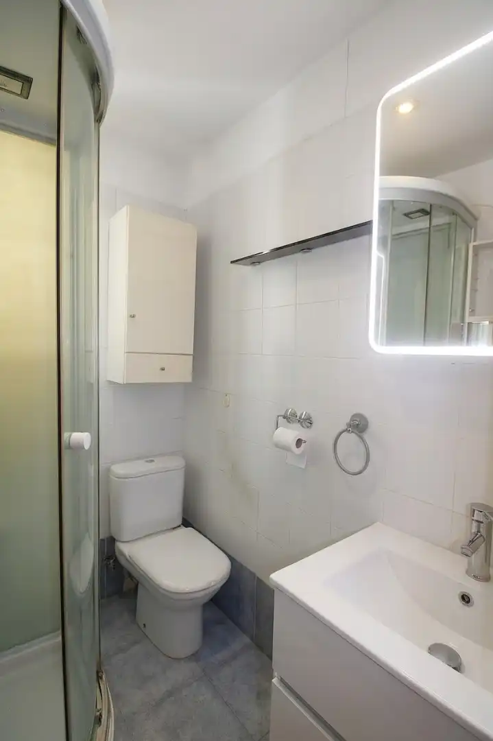 Bathroom of Flat for sale in Valencia  with Air Conditioner, Heating and Balcony
