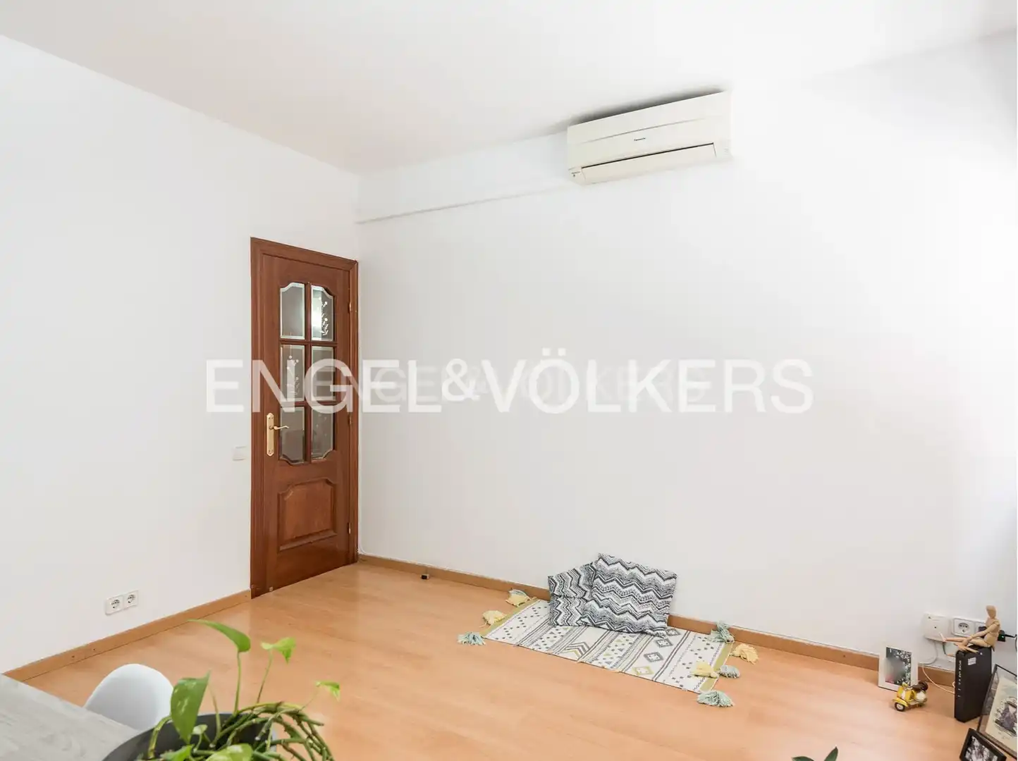 Flat for sale in Barcelona  with Air Conditioner and Heating