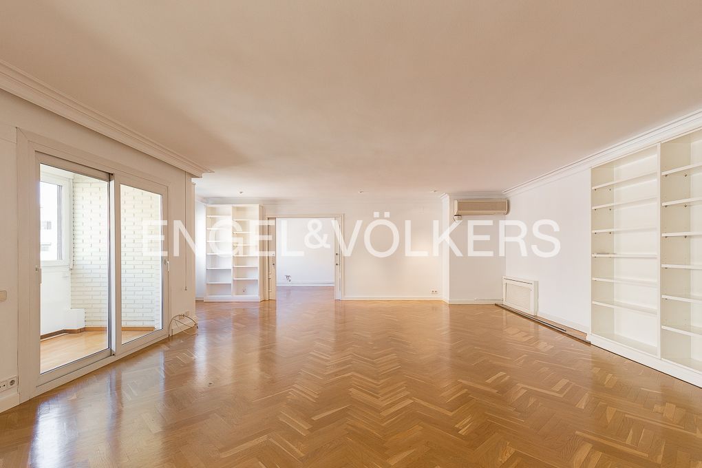 Sala d'estar de Pis en venda en  Valencia Capital amb Aire condicionat, Calefacció i Parquet