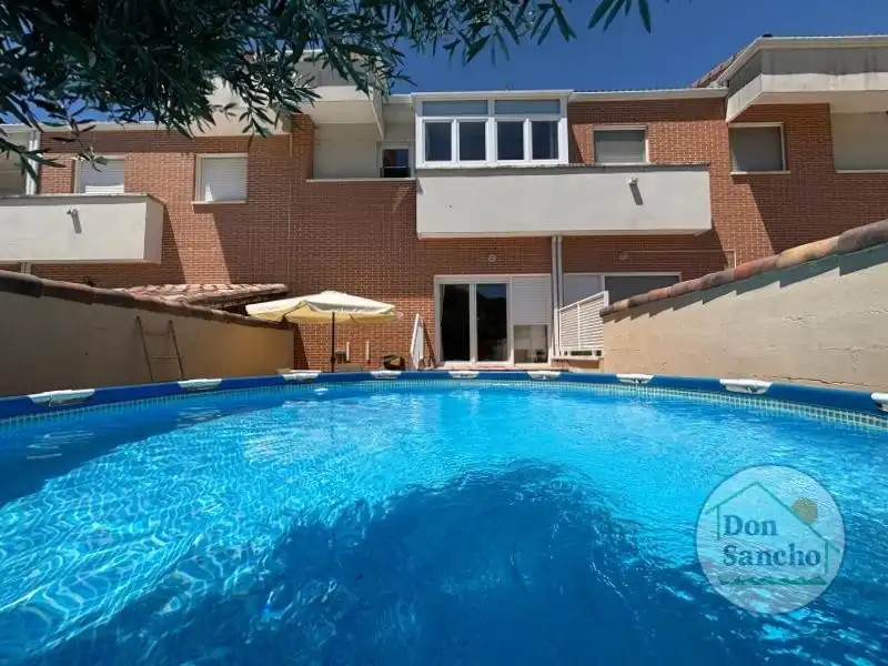 Piscina de Casa adosada en venta en Cabezón de Pisuerga con Calefacción, Jardín privado y Terraza