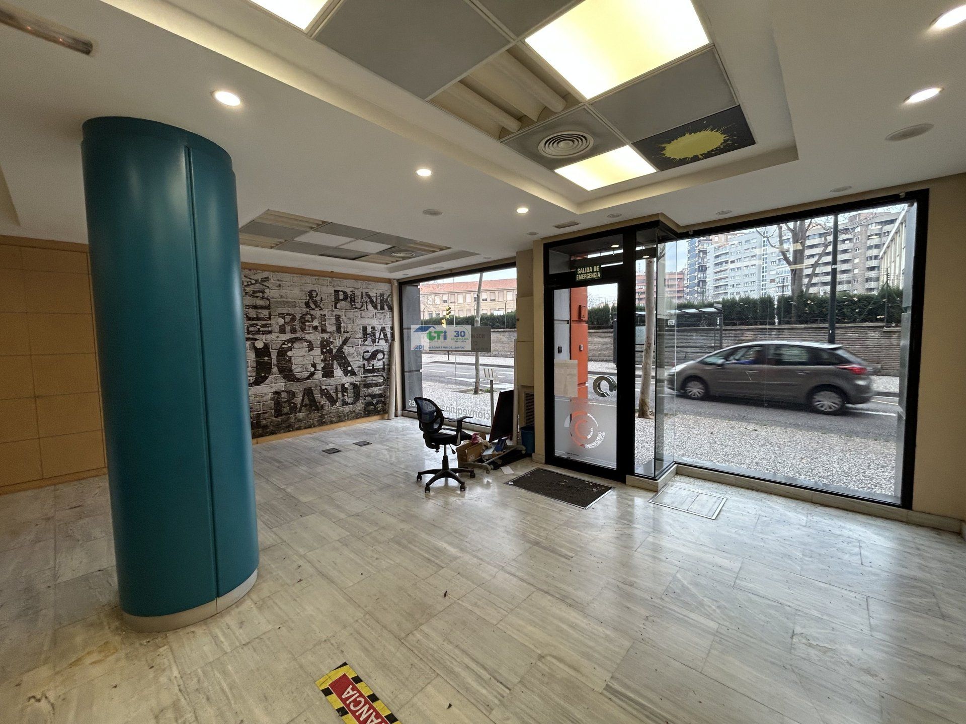 Premises for sale in  Zaragoza Capital