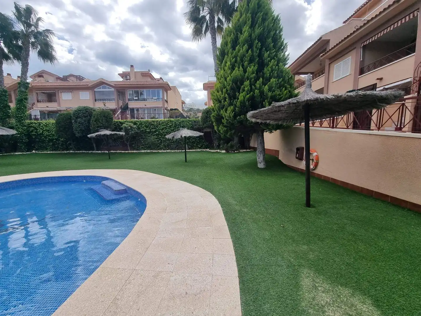 Piscina de Apartamento de alquiler en Santa Pola con Aire acondicionado, Terraza y Trastero