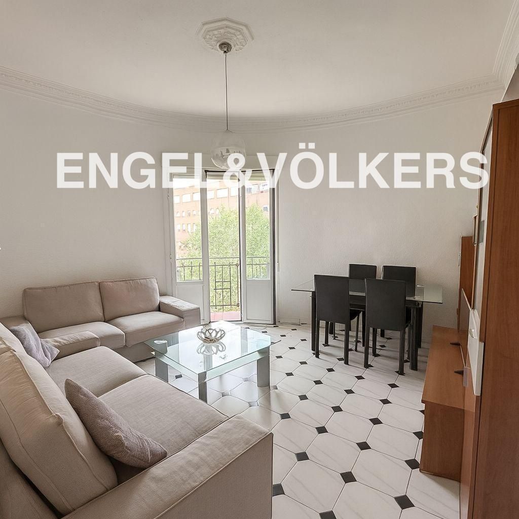 Sala d'estar de Apartament de lloguer en  Madrid Capital amb Calefacció i Moblat