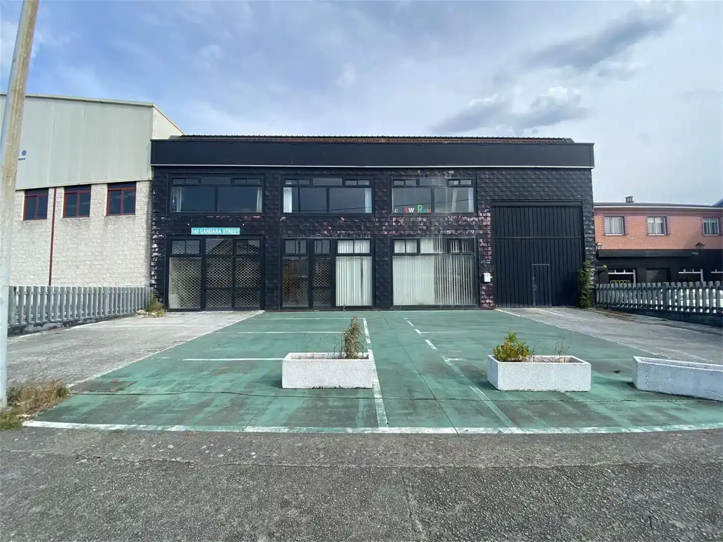 Außenansicht von Fabrikhallen zur Miete in Narón