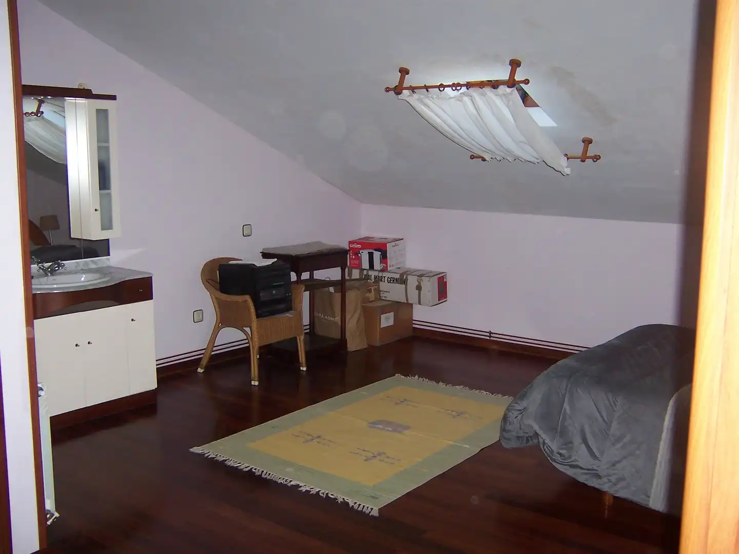 Dormitori de Casa o xalet en venda en Luena  amb Jardí privat, Terrassa i Moblat