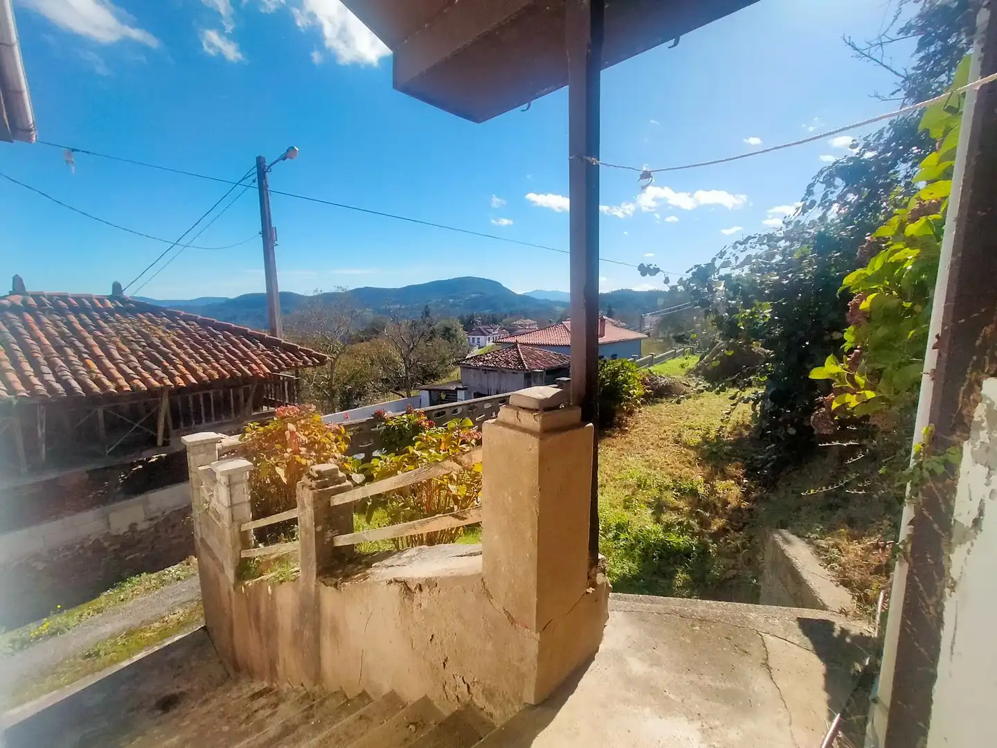 Vista exterior de Finca rústica en venda en Salas amb Calefacció, Jardí privat i Traster