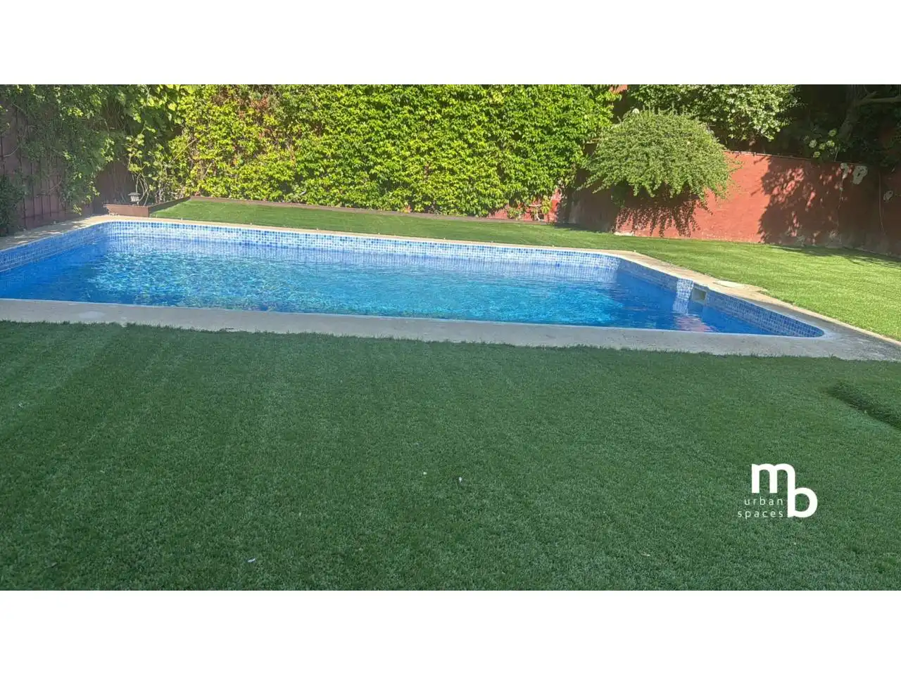 Piscina de Casa adosada en venta en Pozuelo de Alarcón con Aire acondicionado, Calefacción y Jardín privado
