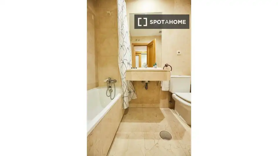 Room in Universidad - Malasaña