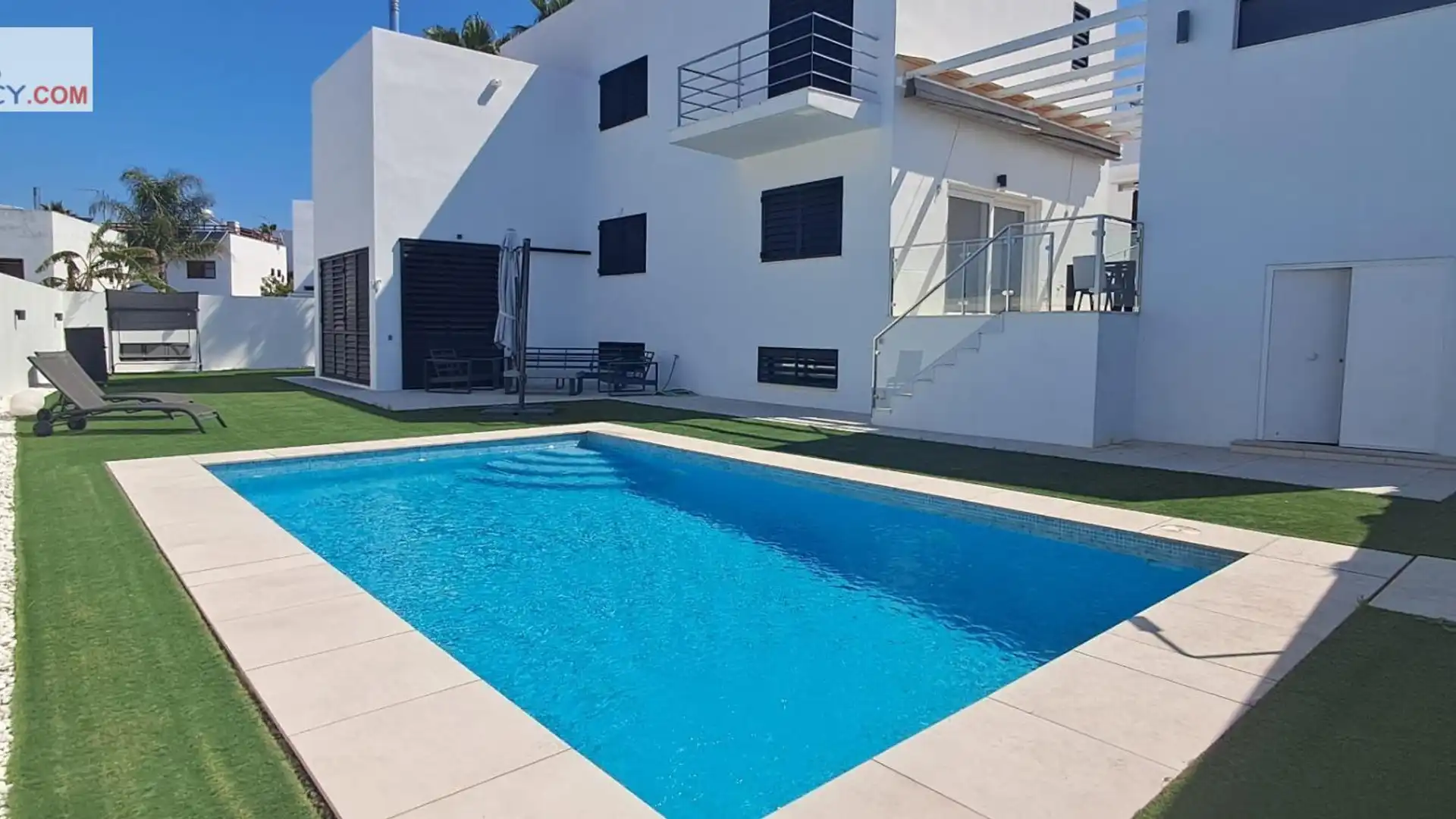 Piscina de Casa o xalet de lloguer en Montequinto amb Aire condicionat, Jardí privat i Traster