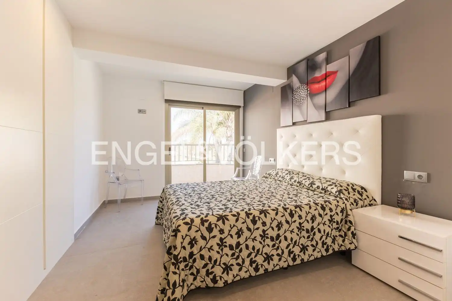 Schlafzimmer von Einfamilien-Reihenhaus zum Verkauf in Gandia mit Klimaanlage, Heizung und Privatgarten