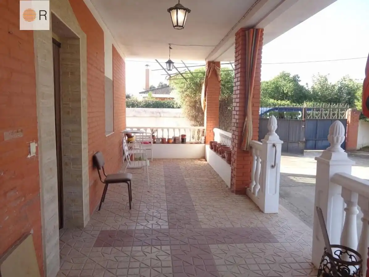 Casa amb piscina en venda a Periurbano Oeste - Sierra, imagen 2
