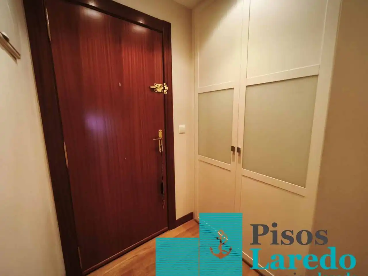 Piso en venta en Laredo con Calefacción, Parquet y Amueblado